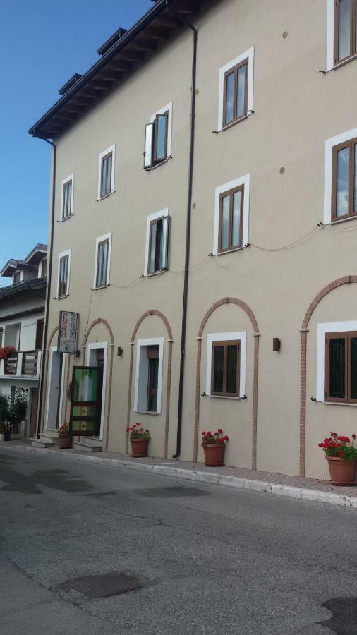 Albergo Il Cacciatore Ovindoli Esterno foto